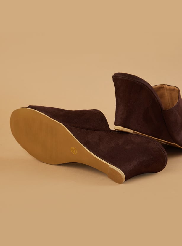 GINGER Faux Suede Wedges