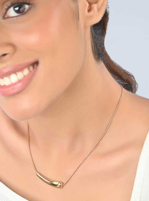 TONIQ Curved Pendant Necklace