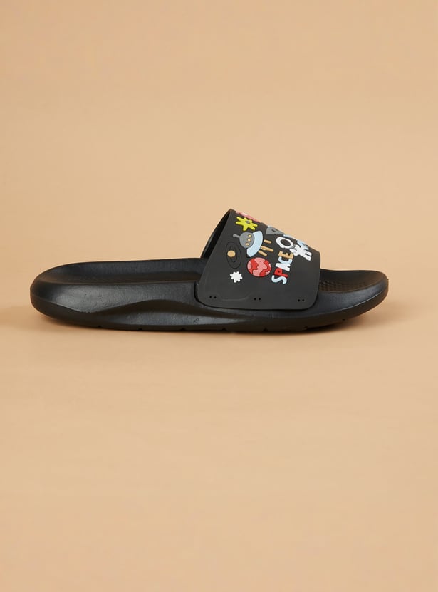 FAME FOREVER Boys Motif Detailed Sliders