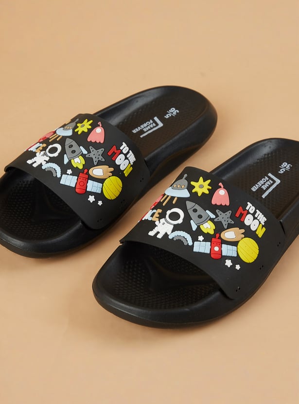 FAME FOREVER Boys Motif Detailed Sliders