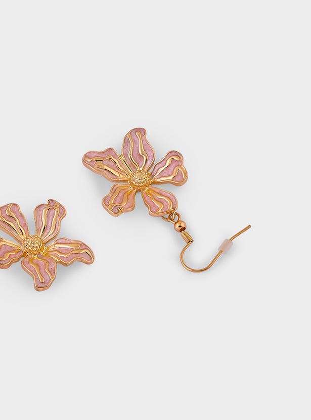 TONIQ Floral Shaped Drop Earrings