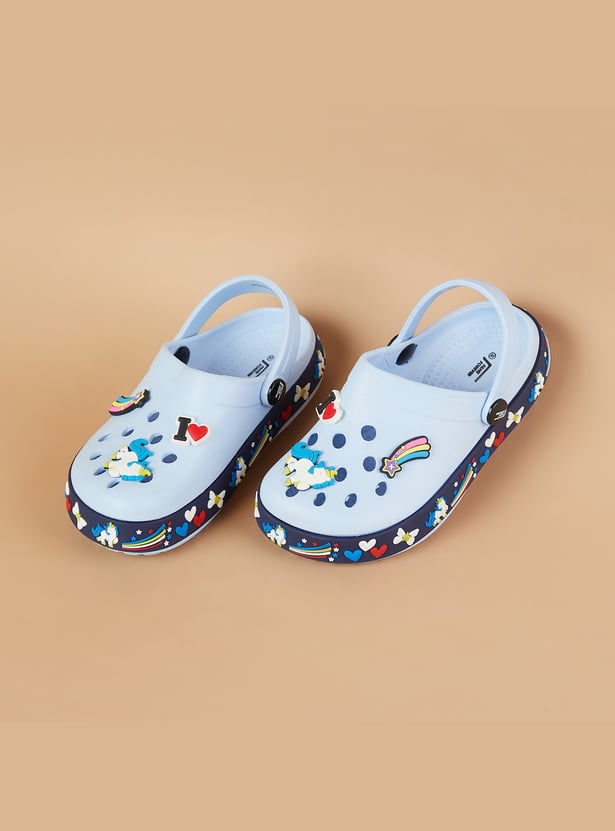 FAME FOREVER Boys Charm Detail Clogs