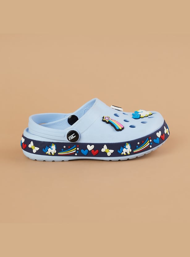 FAME FOREVER Boys Charm Detail Clogs