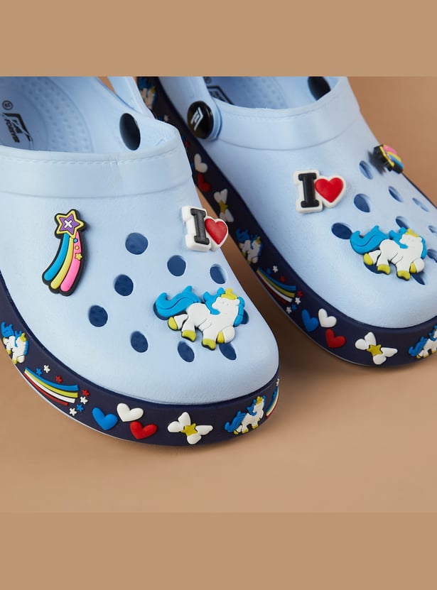 FAME FOREVER Boys Charm Detail Clogs