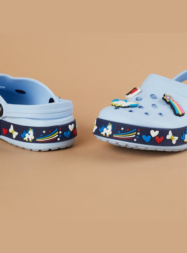 FAME FOREVER Boys Charm Detail Clogs