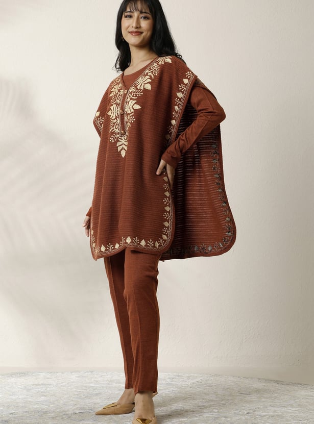 LIBAS Straight Kurti Set with Embroidered Poncho