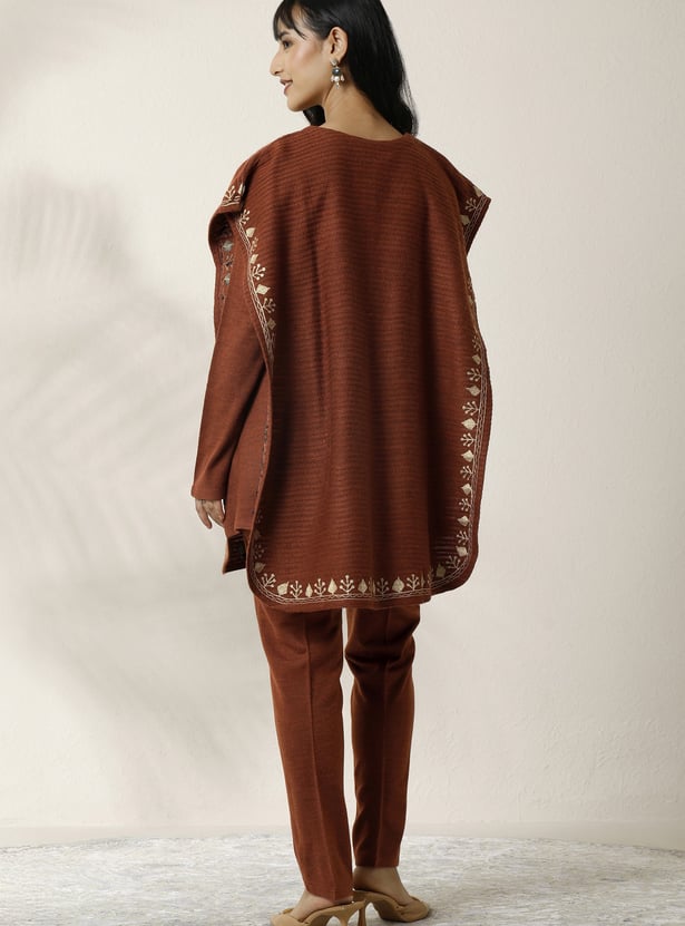 LIBAS Straight Kurti Set with Embroidered Poncho