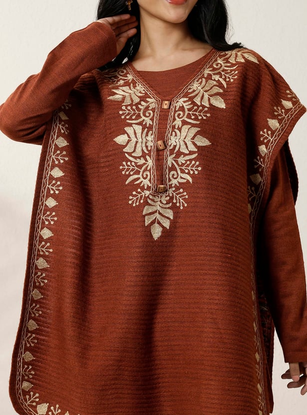 LIBAS Straight Kurti Set with Embroidered Poncho