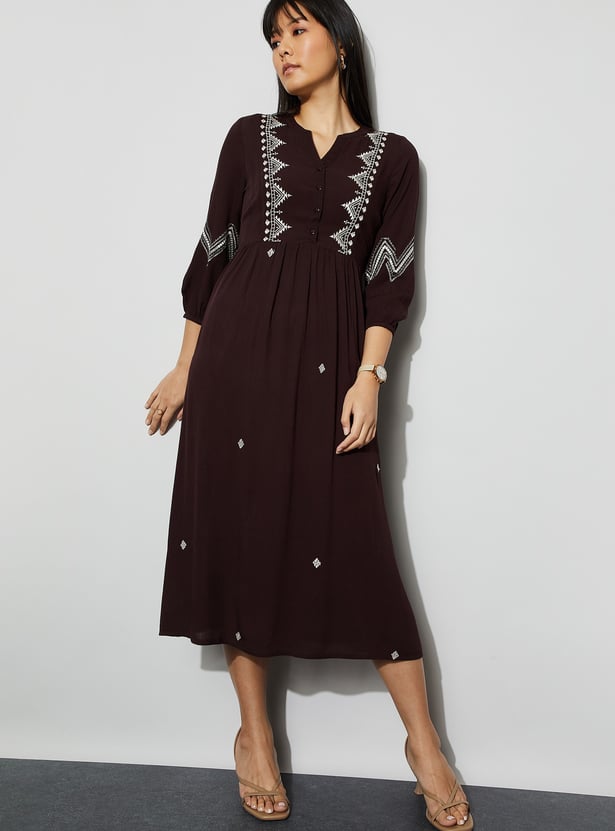 FAME FOREVER Embroidered Midi Dress