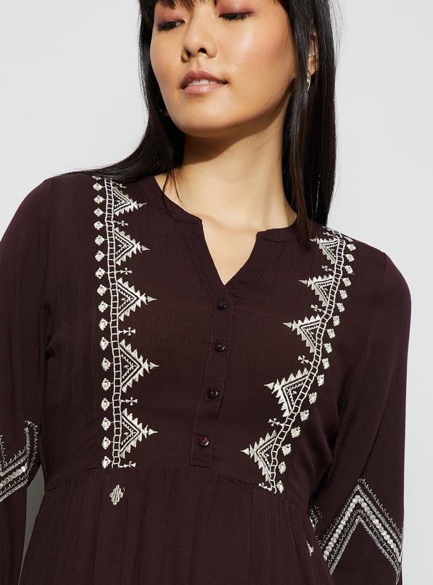 FAME FOREVER Embroidered Midi Dress