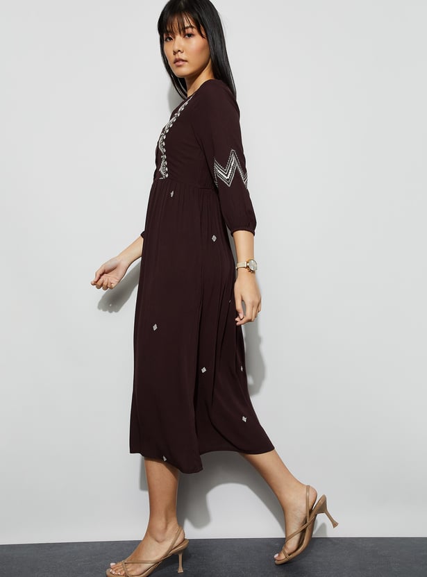 FAME FOREVER Embroidered Midi Dress