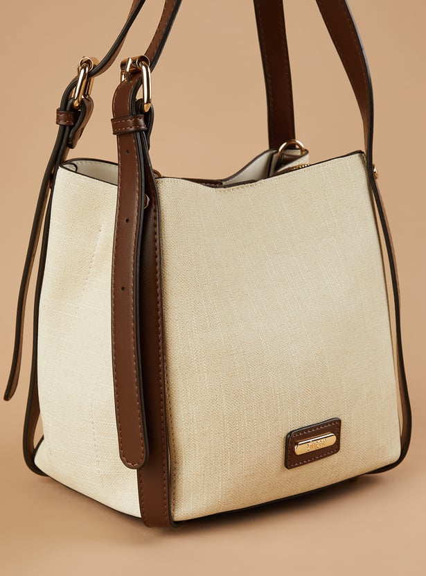 GINGER Textured Handheld Bag