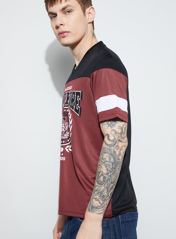 FAME FOREVER Graphic Print V-Neck T-shirt