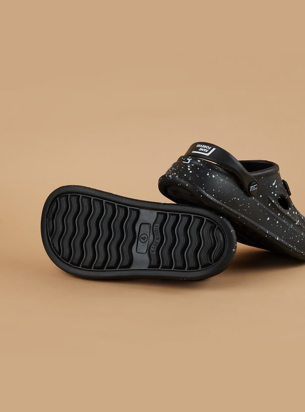 FAME FOREVER Boys Paint Splatter Clogs with Avenger Charms