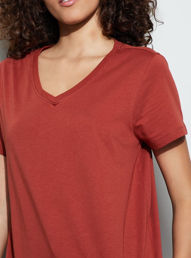 FAME FOREVER Solid V-neck T-shirt