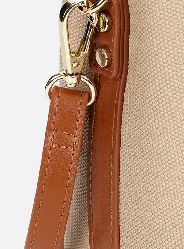 IRTH Textured Handheld Bag