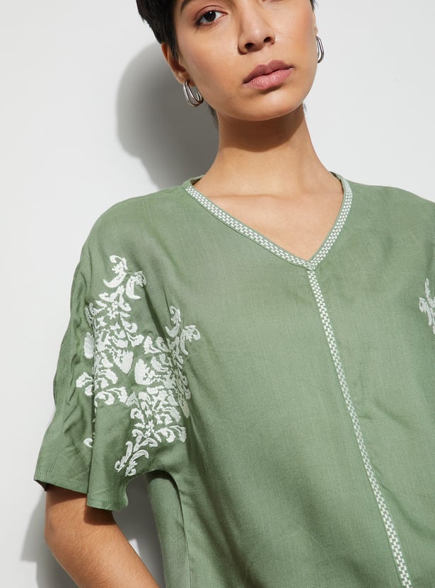 FAME FOREVER Embroidered Top