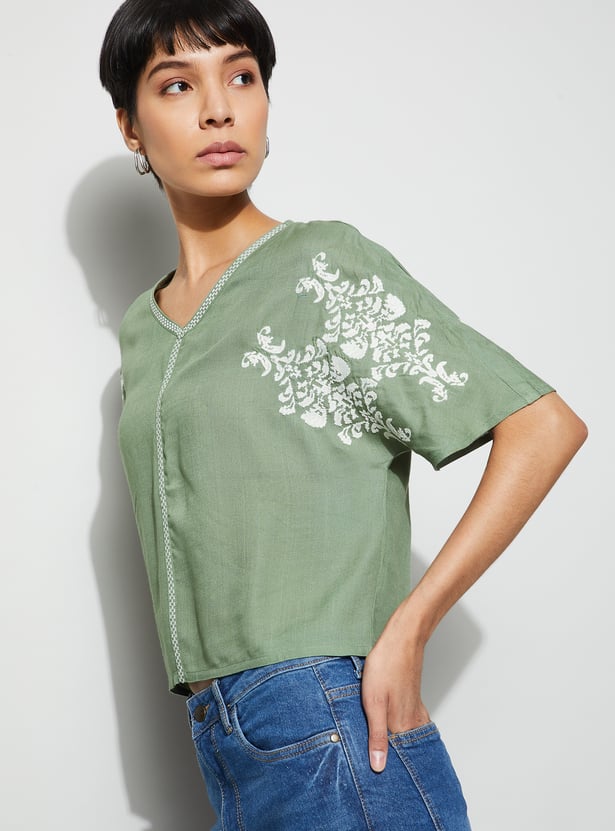 FAME FOREVER Embroidered Top