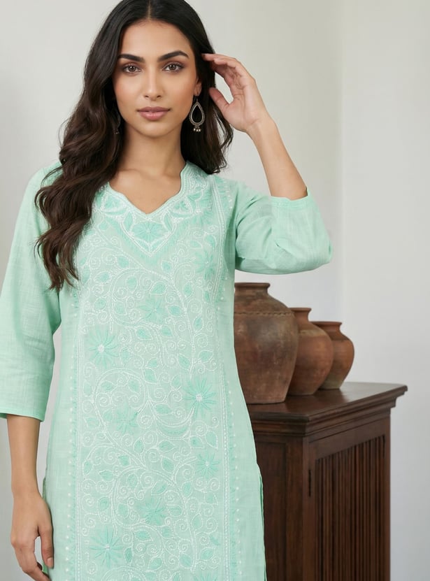 AURELIA Embroidered Straight Kurta