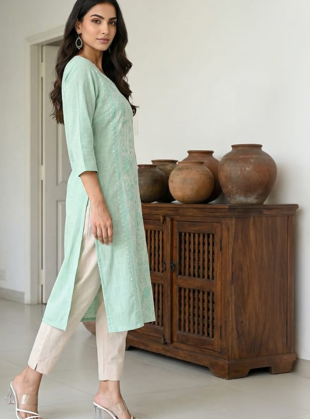 AURELIA Embroidered Straight Kurta