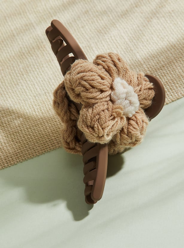 FAME FOREVER Crochet Flower Claw Clip