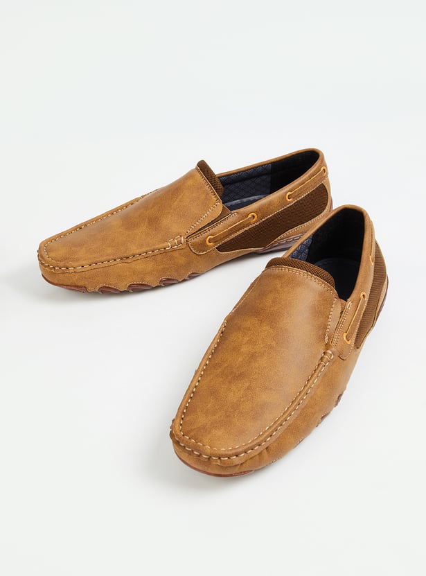BATA Solid Boat Shoes