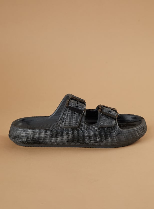 FAME FOREVER Boys Textured Slip-Ons