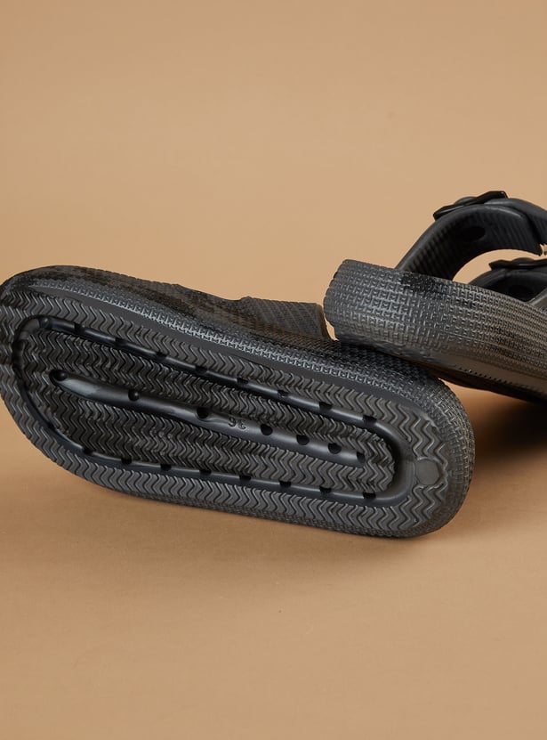 FAME FOREVER Boys Textured Slip-Ons