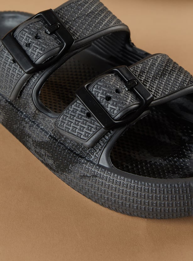 FAME FOREVER Boys Textured Slip-Ons