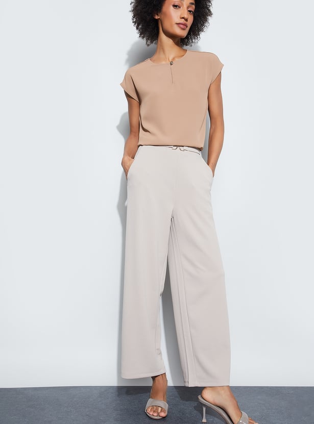 CODE CLASSIC Solid Keyhole Neck Top