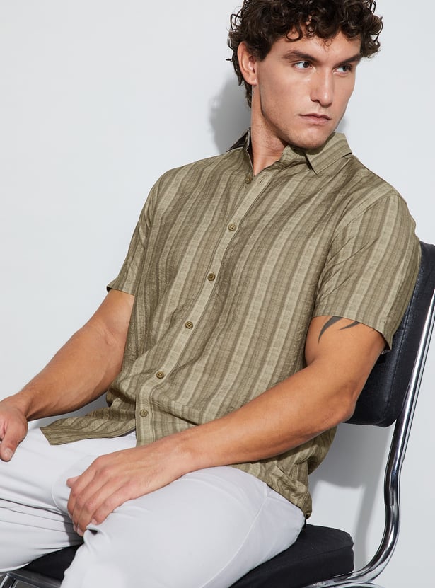 CODE UNWIND Striped Regular Fit Shirt
