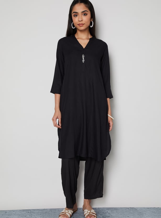 MELANGE Embroidered Straight Kurta