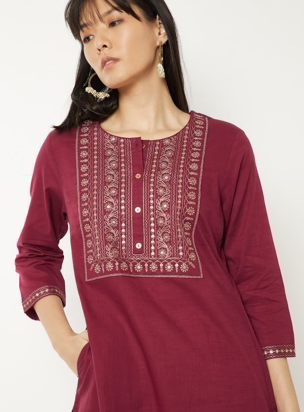 Women Embroidered Straight Kurta