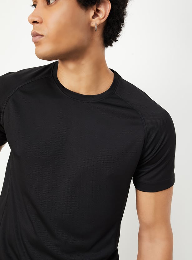 Men Slim Fit Solid Athleisure T-shirt