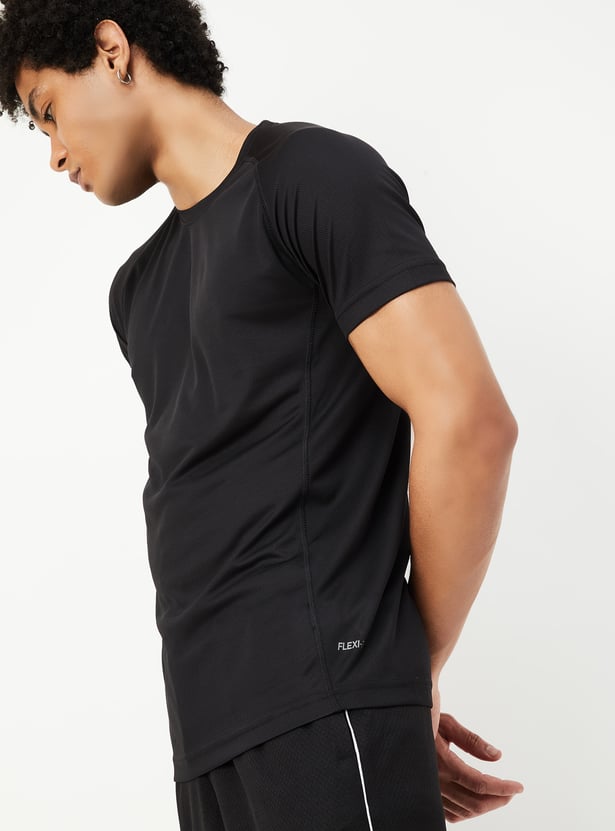 Men Slim Fit Solid Athleisure T-shirt