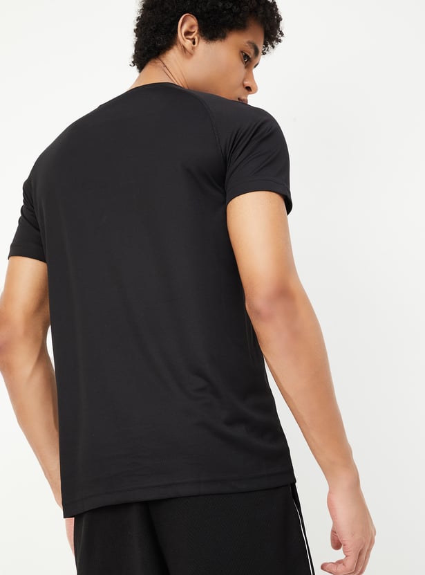 Men Slim Fit Solid Athleisure T-shirt