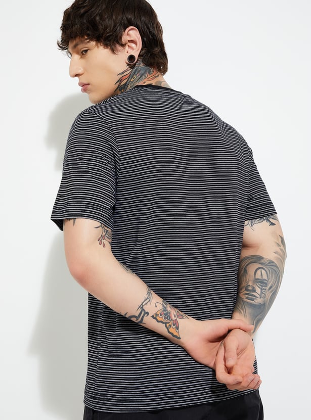 URB_N Men Striped T-shirt
