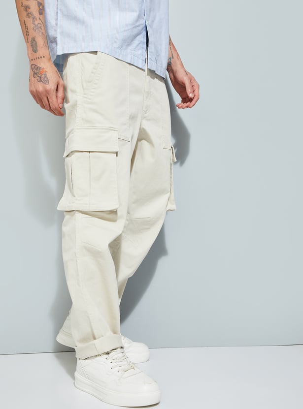 URB_N Men Solid Relaxed Fit Cargo Trousers