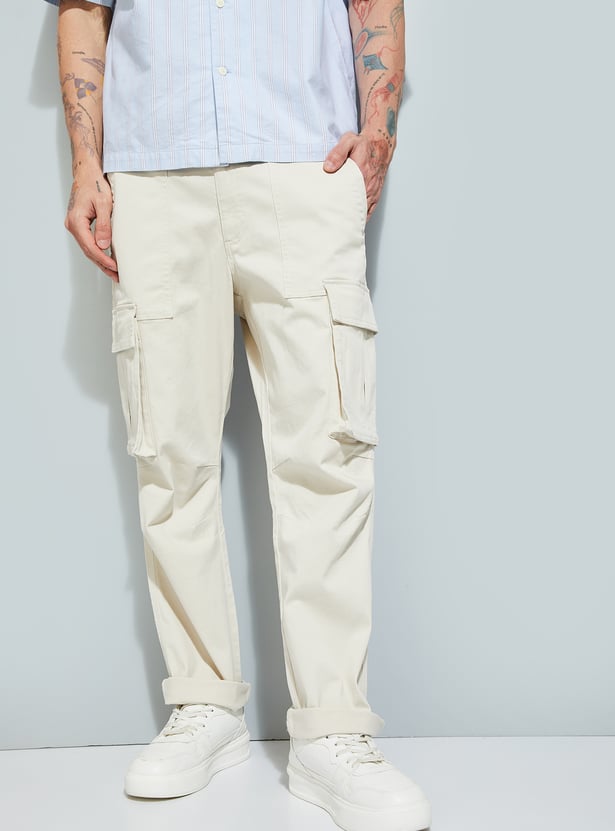 URB_N Men Solid Relaxed Fit Cargo Trousers
