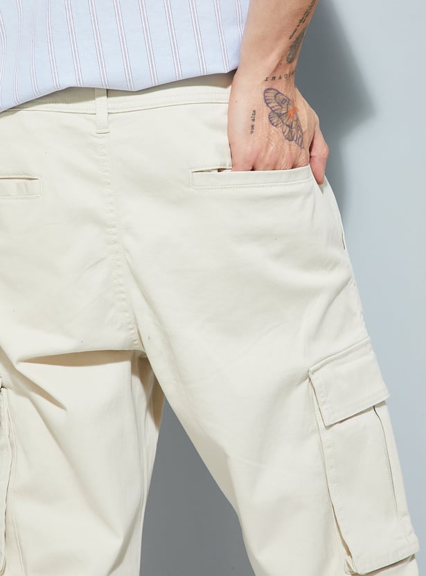 URB_N Men Solid Relaxed Fit Cargo Trousers