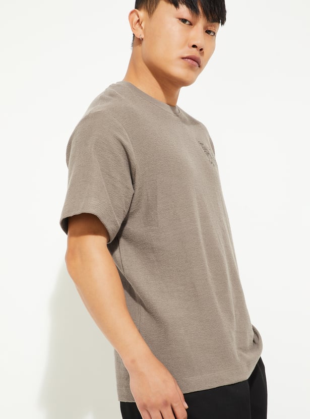 URB_N Men Placement Print Textured T-shirt