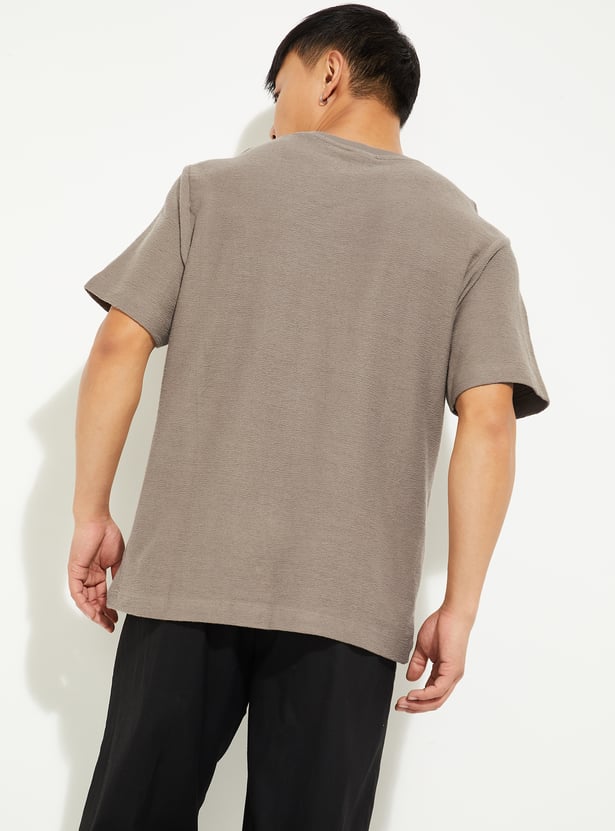 URB_N Men Placement Print Textured T-shirt