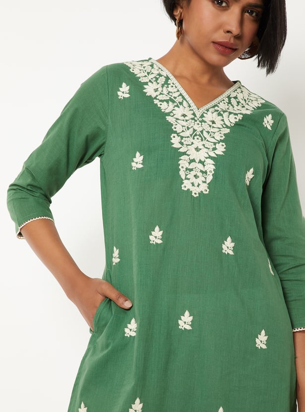 Women Chikankari Embroidered Kurta