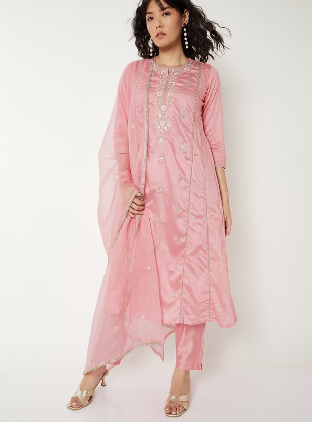 Women Embroidered Straight Kurta Set