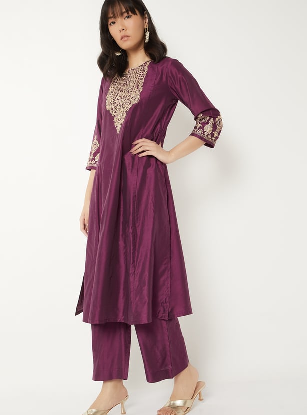Women Embroidered Straight Kurta Set