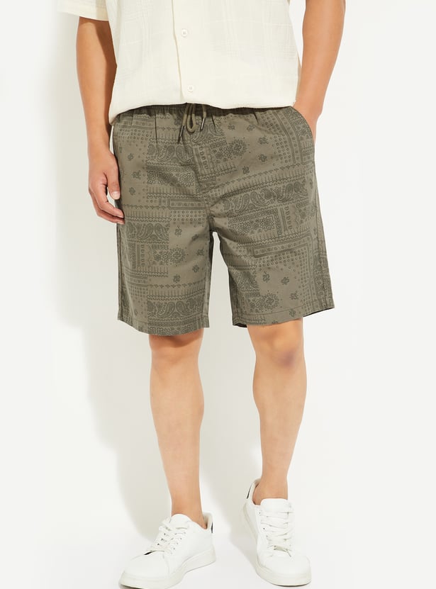 URB_N Men Bandana Print Shorts