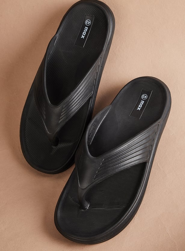 Men Textured Flip Flops