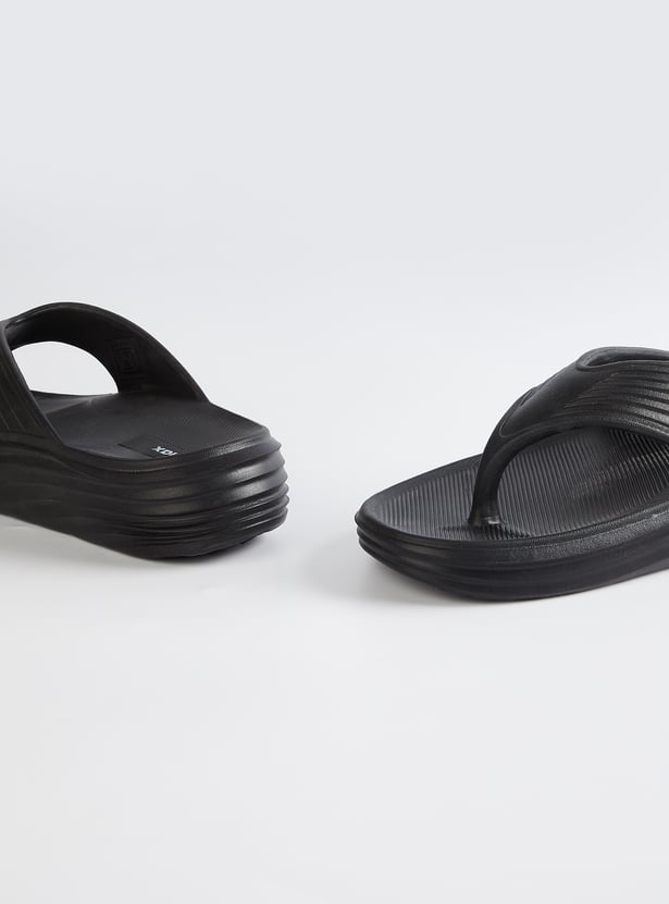 Men Textured Flip Flops