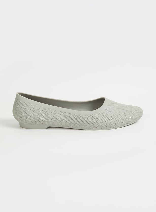 Women Textured Ballerinas