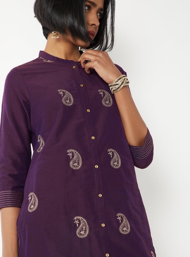 Women Embroidered Straight Kurta